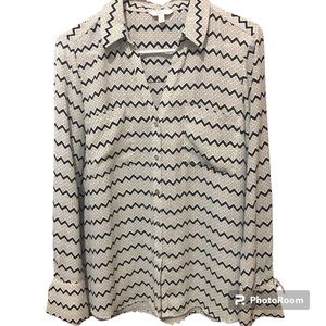 Candies blouse -size large. Never worn. Cute details on sleeves- see pics.